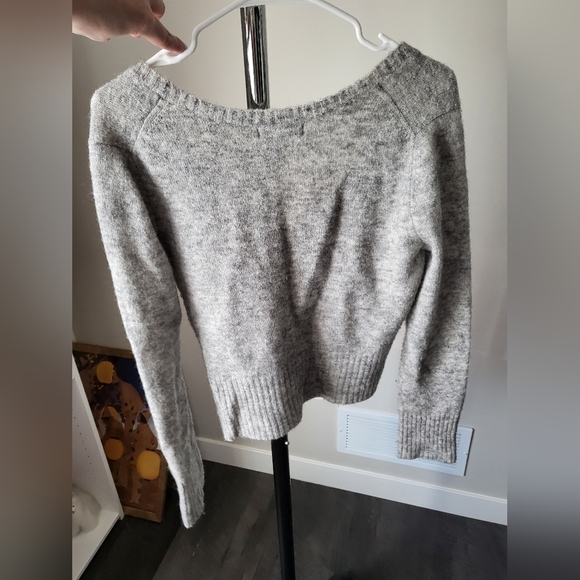 Cropped V-Neck Sweater - Picture 3 of 6